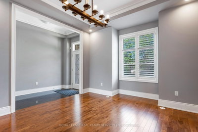 216 Rebecca Street • Oakville, ON photo 5