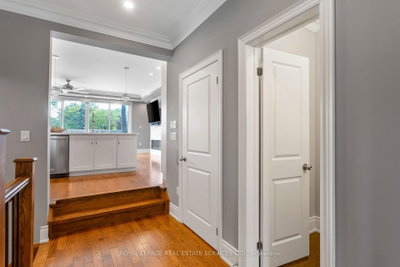 216 Rebecca Street • Oakville, ON photo 6