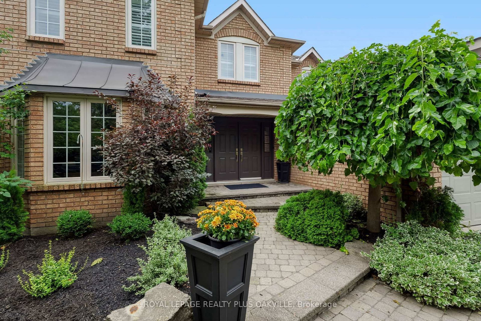 2097 Innkeeper Court • Oakville, ON photo 4