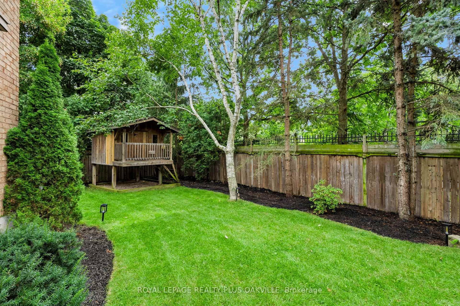 2097 Innkeeper Court • Oakville, ON photo 48