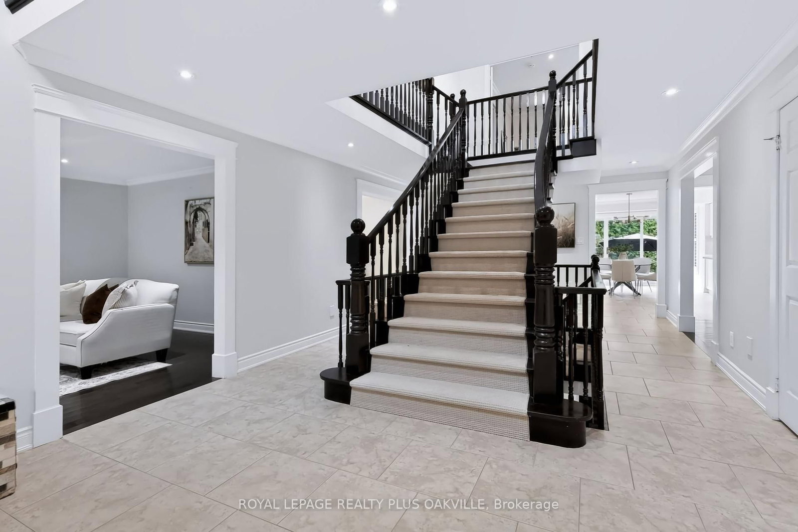 2097 Innkeeper Court • Oakville, ON photo 8