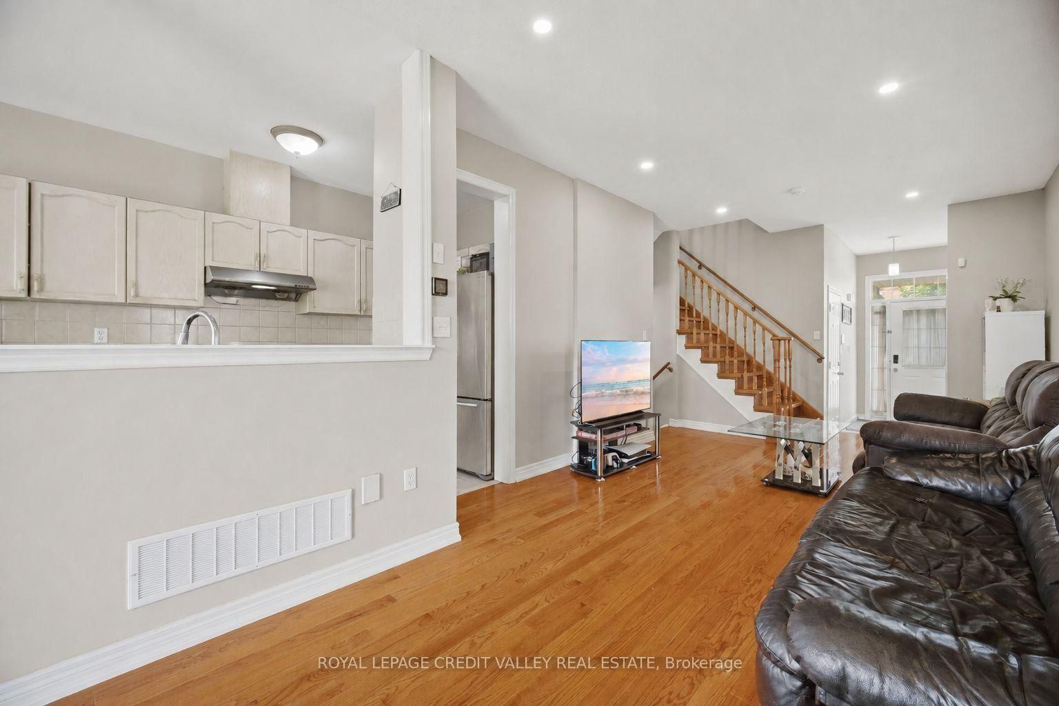 7443 Russian Olive Close • Mississauga, ON photo 10