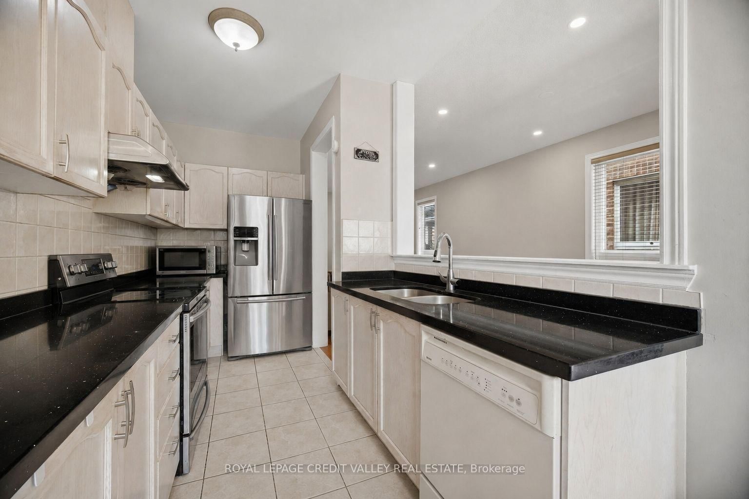 7443 Russian Olive Close • Mississauga, ON photo 11