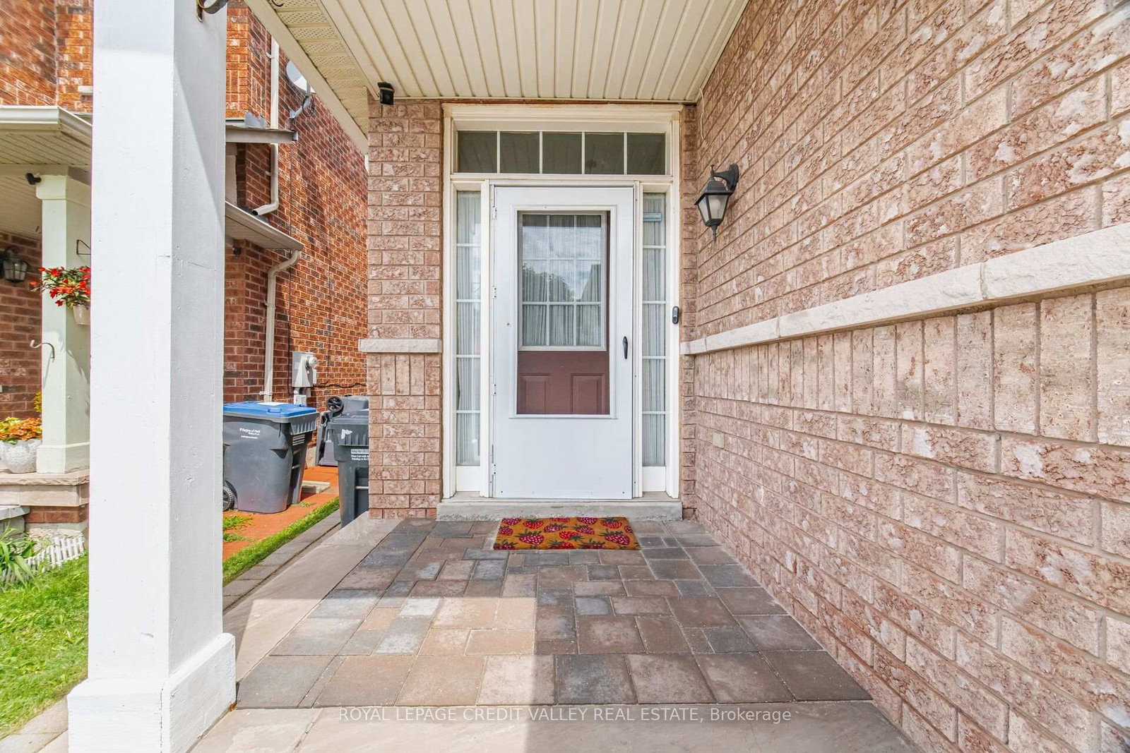 7443 Russian Olive Close • Mississauga, ON photo 4