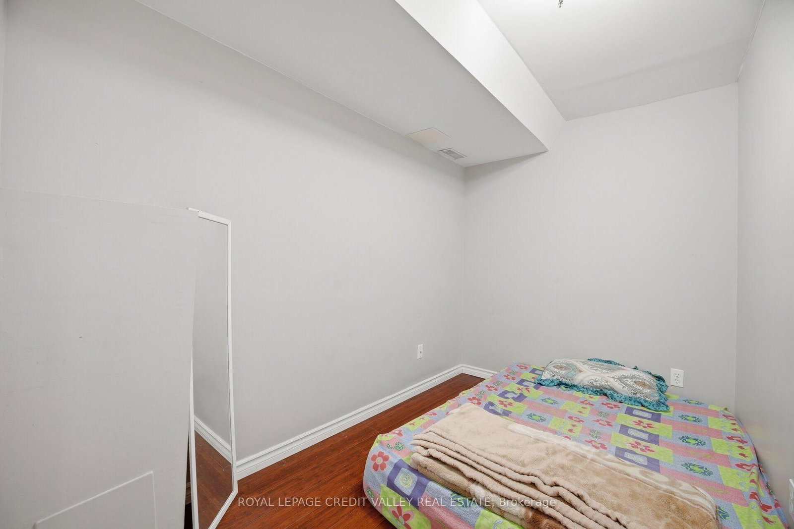 7443 Russian Olive Close • Mississauga, ON photo 44