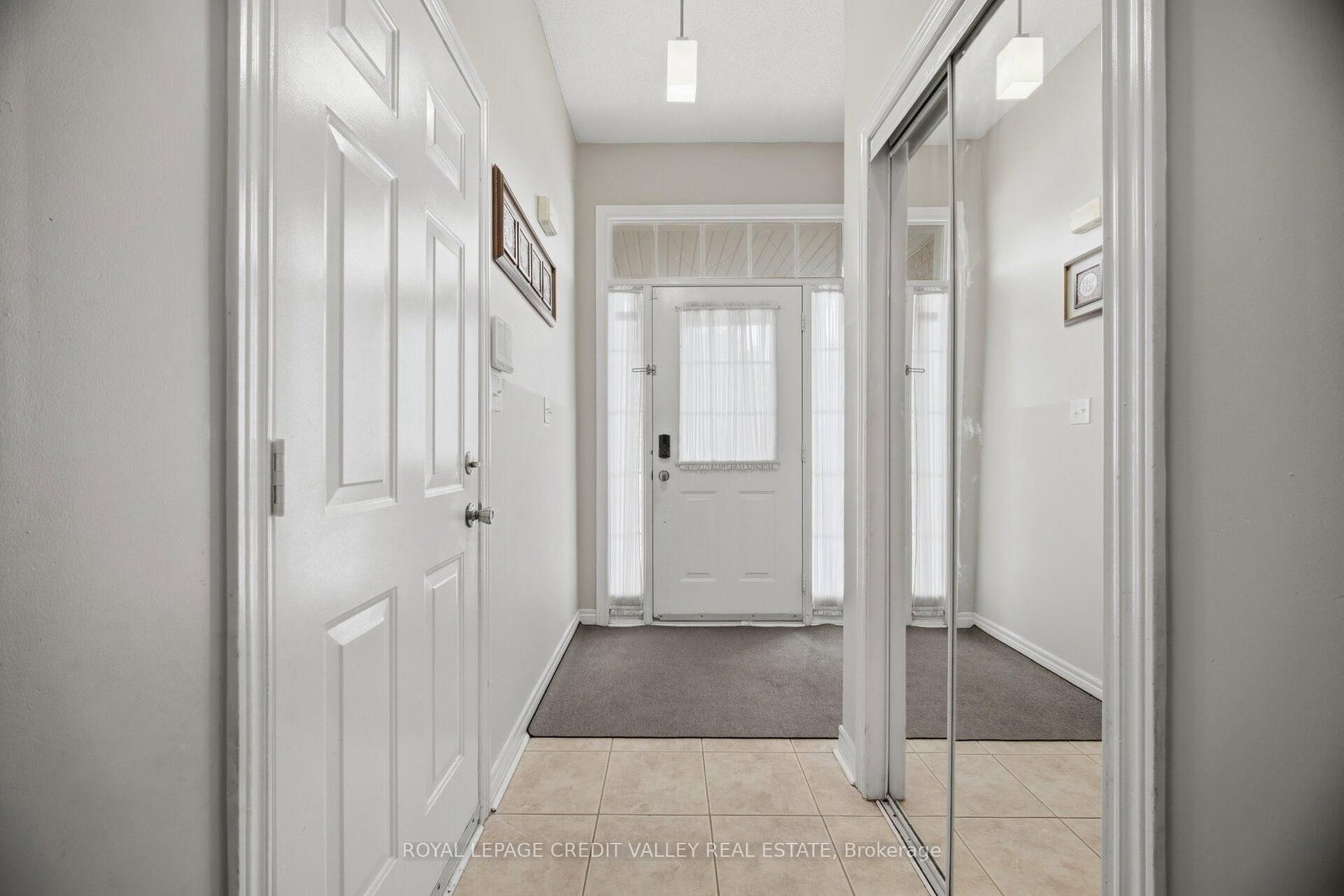 7443 Russian Olive Close • Mississauga, ON photo 5