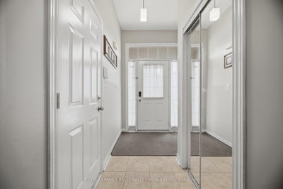 7443 Russian Olive Close • Mississauga, ON photo 5