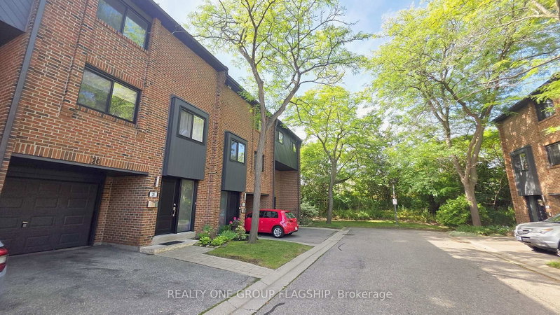 20 - 20 Mineola Road E