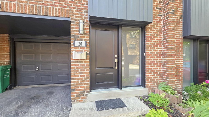 20 - 20 Mineola Road E
