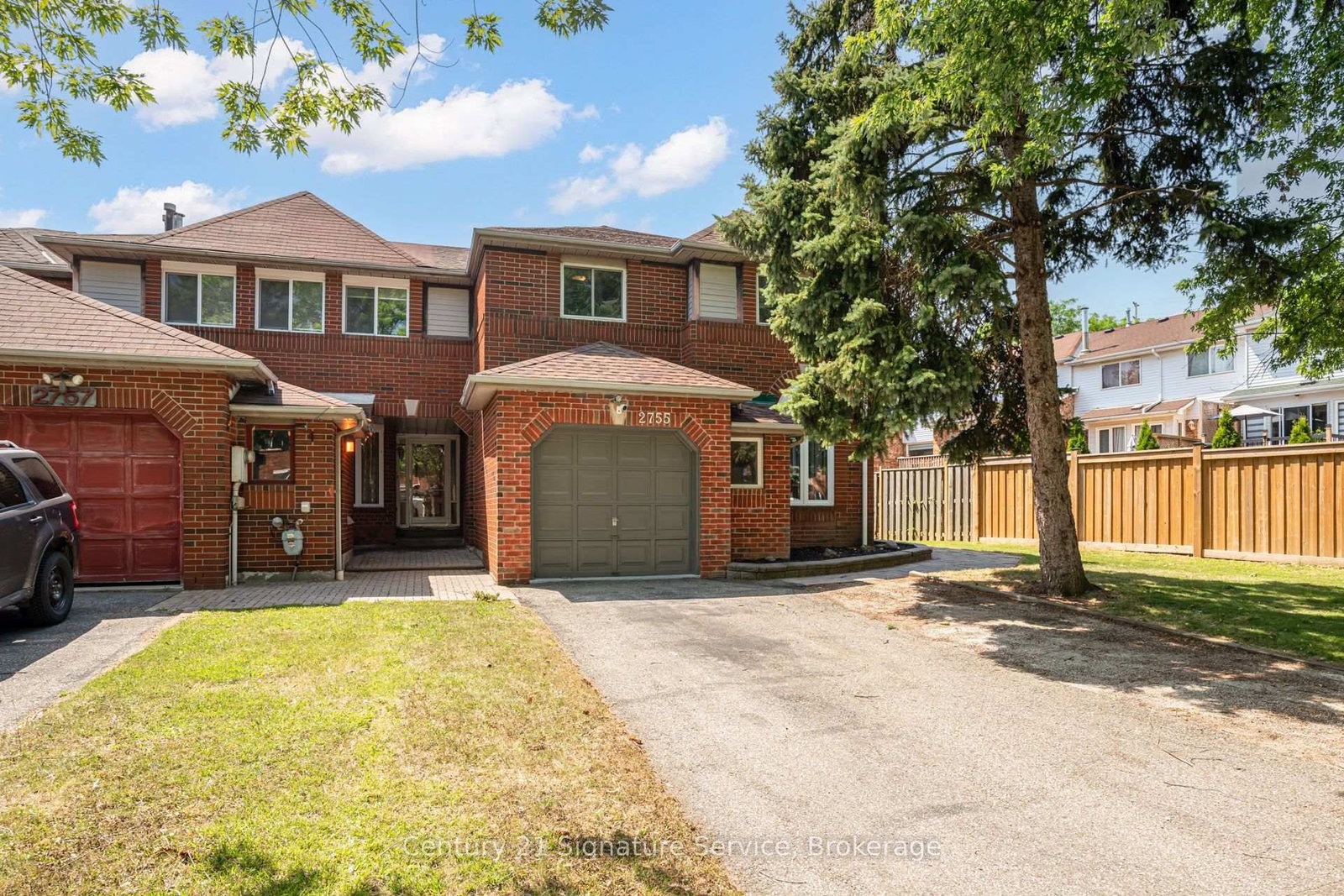 2755 Lindholm Crescent • Mississauga, ON photo 2