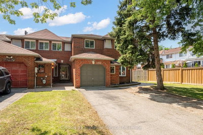 2755 Lindholm Crescent • Mississauga, ON photo 2