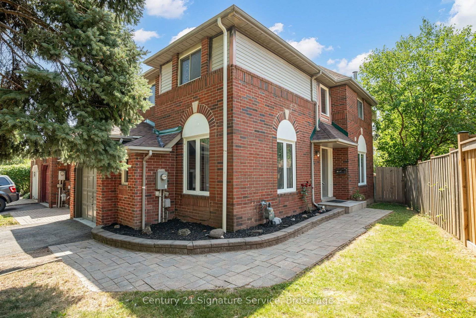 2755 Lindholm Crescent • Mississauga, ON photo 4
