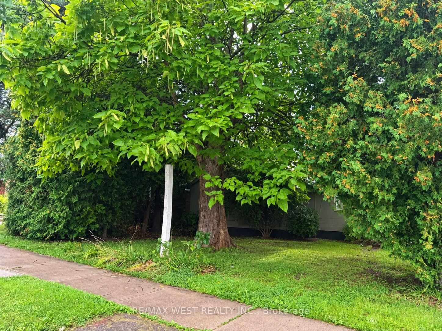 1304 Alexandra Avenue • Mississauga, ON photo 2