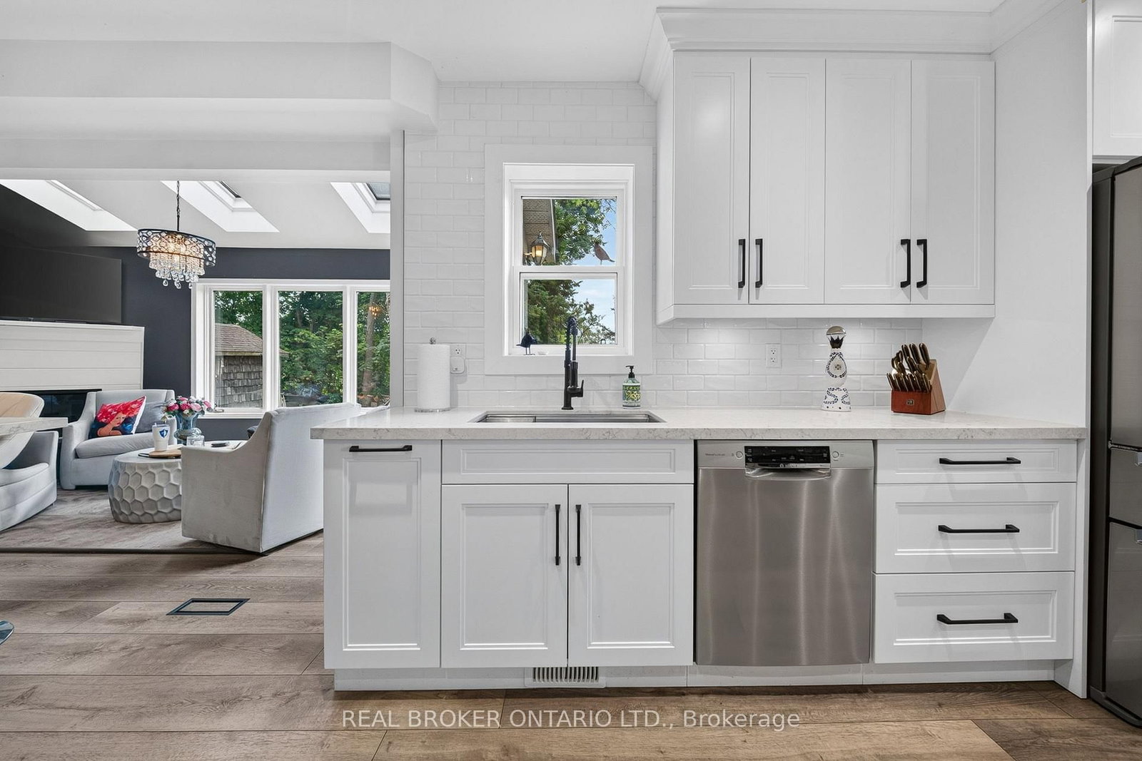 413 Indian Road • Burlington, ON photo 15