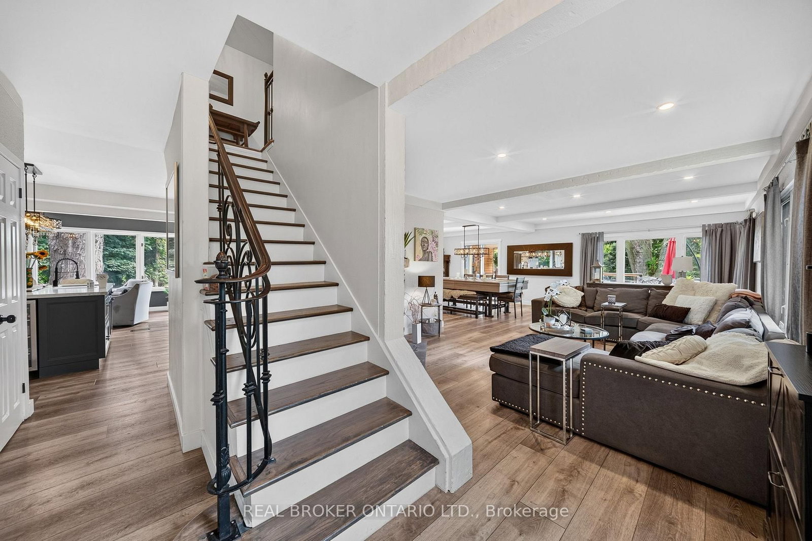 413 Indian Road • Burlington, ON photo 9