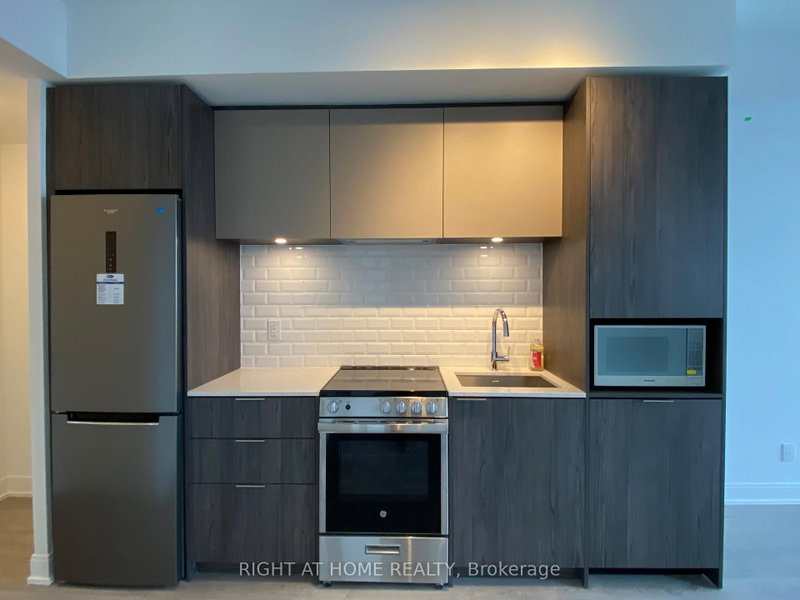 1610 - 70 Annie Craig Drive