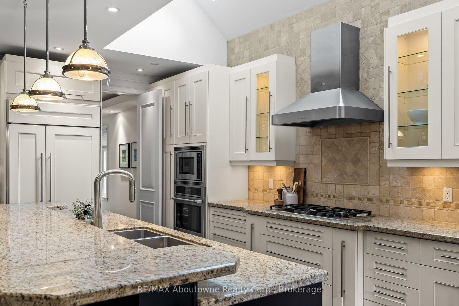 370 Christina Drive • Oakville, ON photo 10