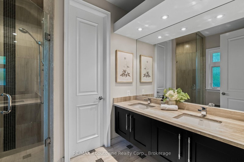 370 Christina Oakville,ON L6K 1H6 — Photo 22