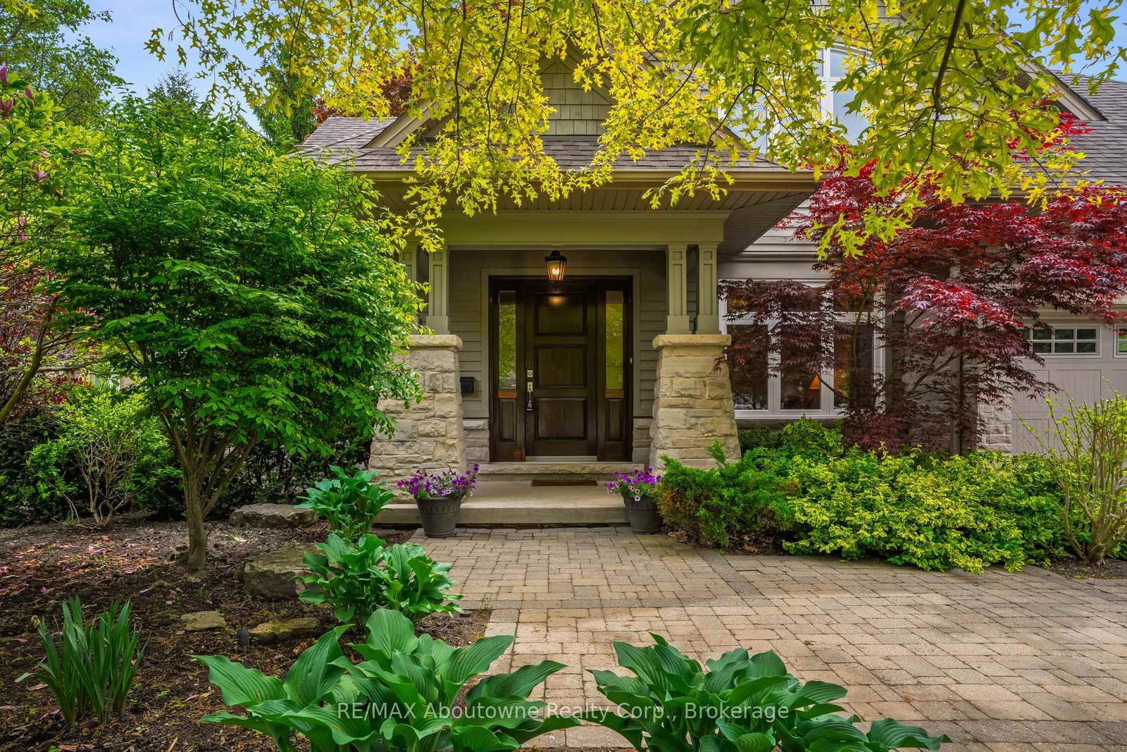 370 Christina Drive • Oakville, ON photo 3