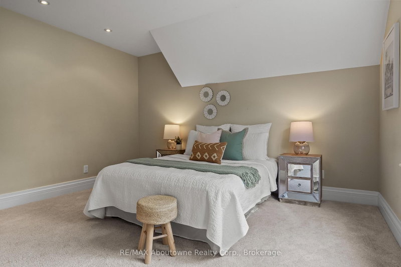 370 Christina Oakville,ON L6K 1H6 — Photo 30