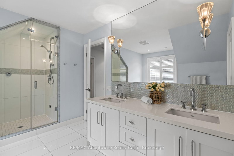 370 Christina Oakville,ON L6K 1H6 — Photo 31