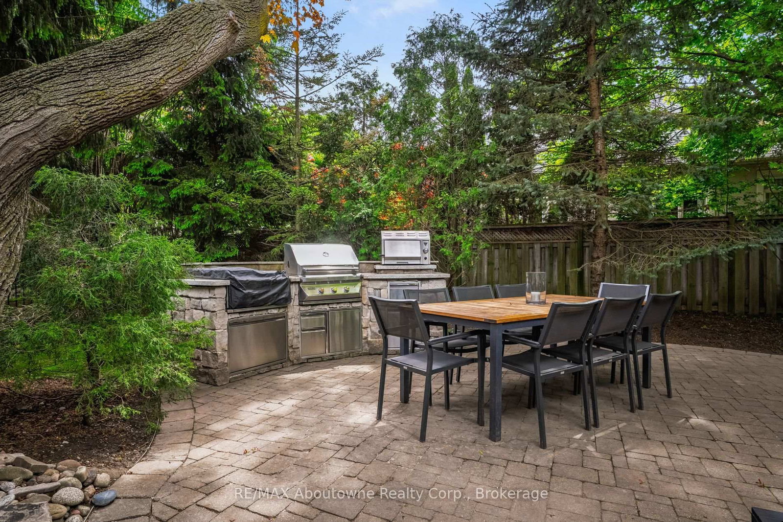 370 Christina Drive • Oakville, ON photo 39