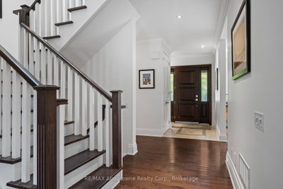 370 Christina Drive • Oakville, ON photo 4