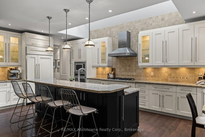 370 Christina Drive • Oakville, ON photo 9