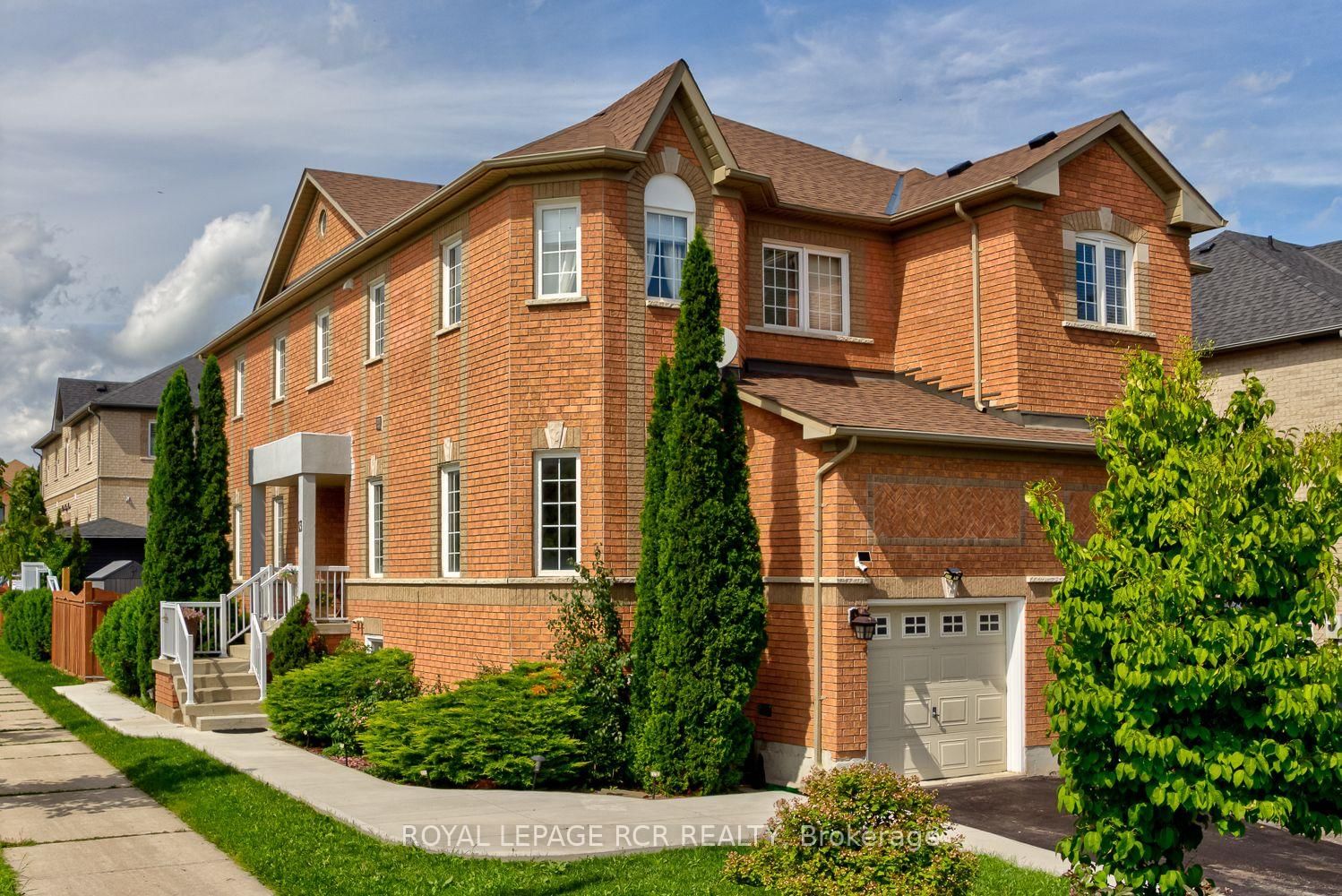 13 Silvervalley Drive • Caledon, ON photo 2