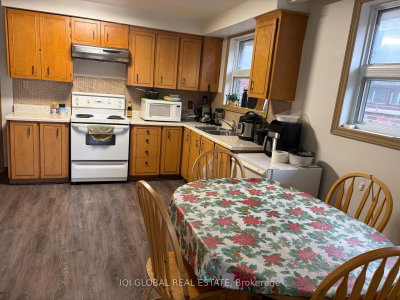 14 Songwood Drive • Toronto, ON photo 3