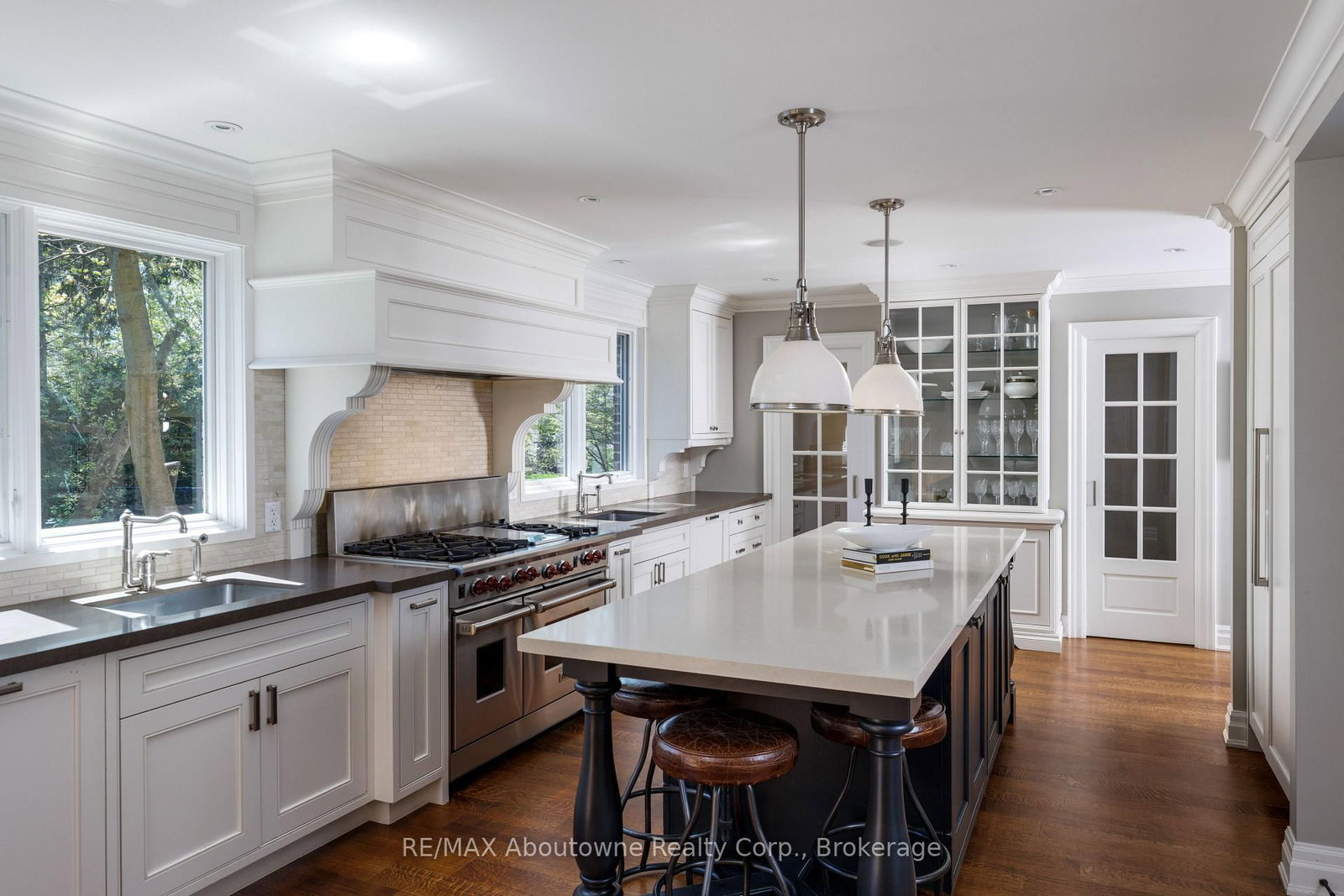 528 Michael Terrace • Oakville, ON photo 14