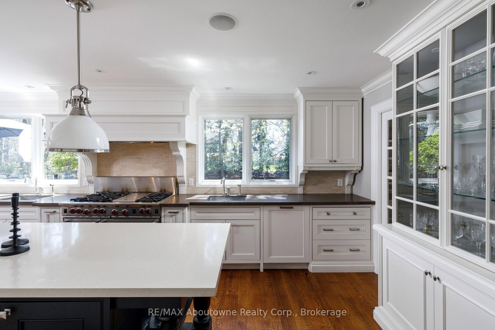 528 Michael Terrace • Oakville, ON photo 15