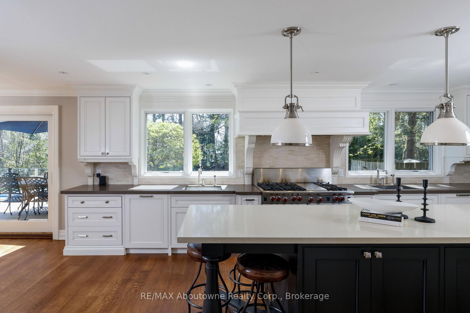 528 Michael Terrace • Oakville, ON photo 16