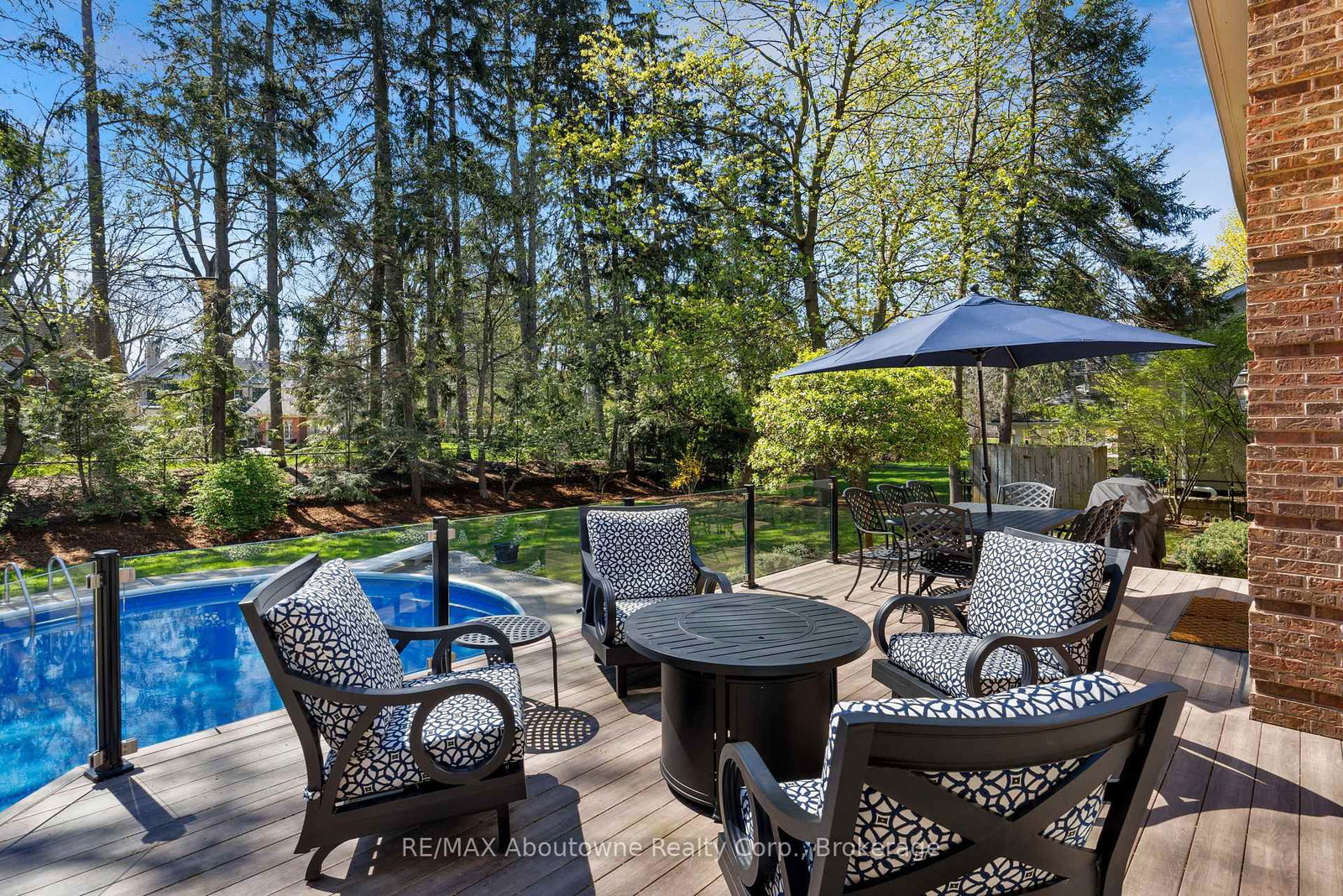528 Michael Terrace • Oakville, ON photo 24