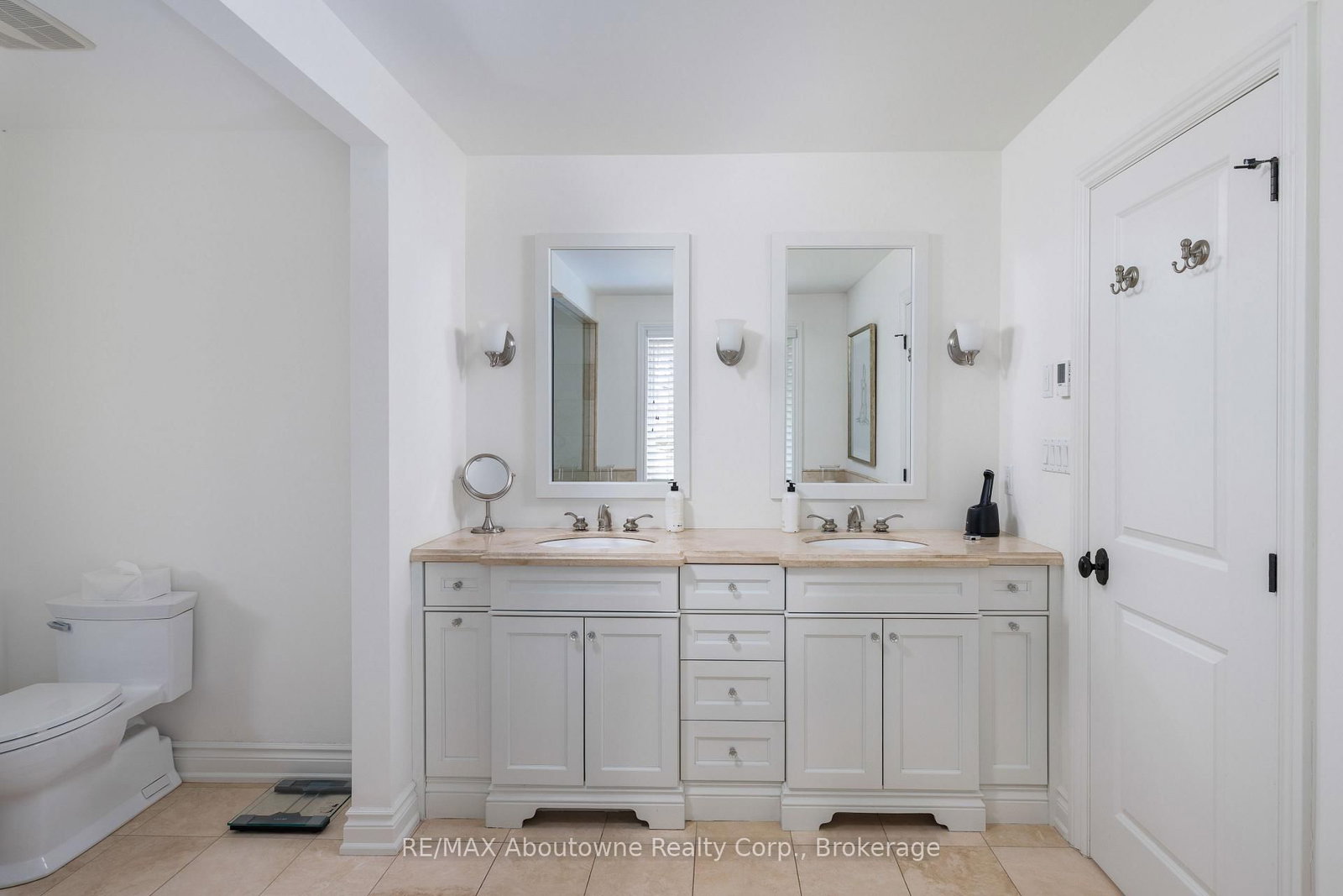 528 Michael Terrace • Oakville, ON photo 34