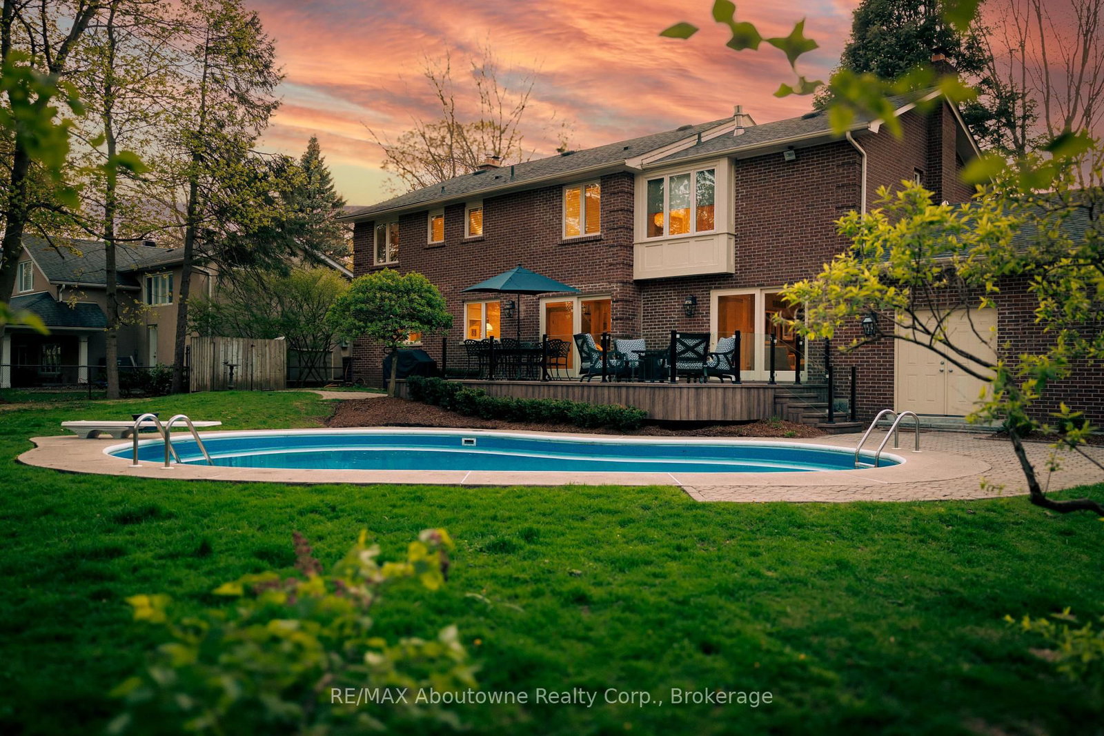 528 Michael Terrace • Oakville, ON photo 5
