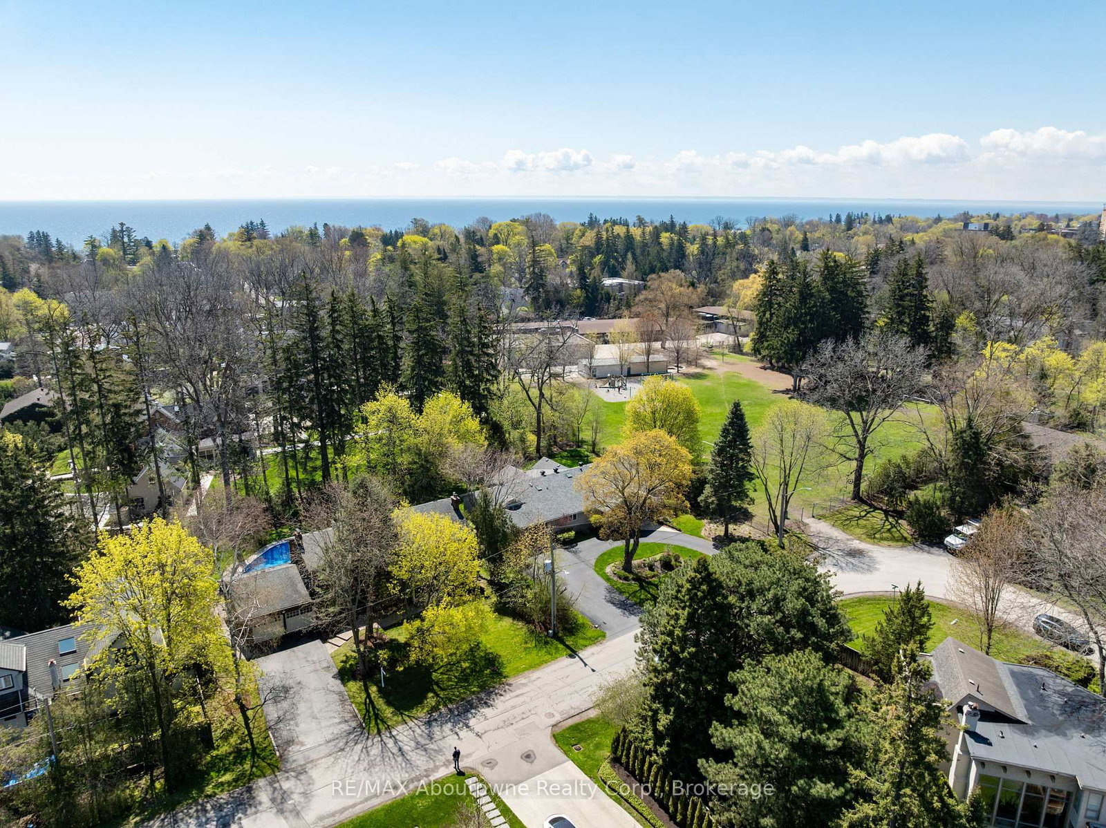 528 Michael Terrace • Oakville, ON photo 50