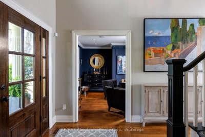 528 Michael Terrace • Oakville, ON photo 8