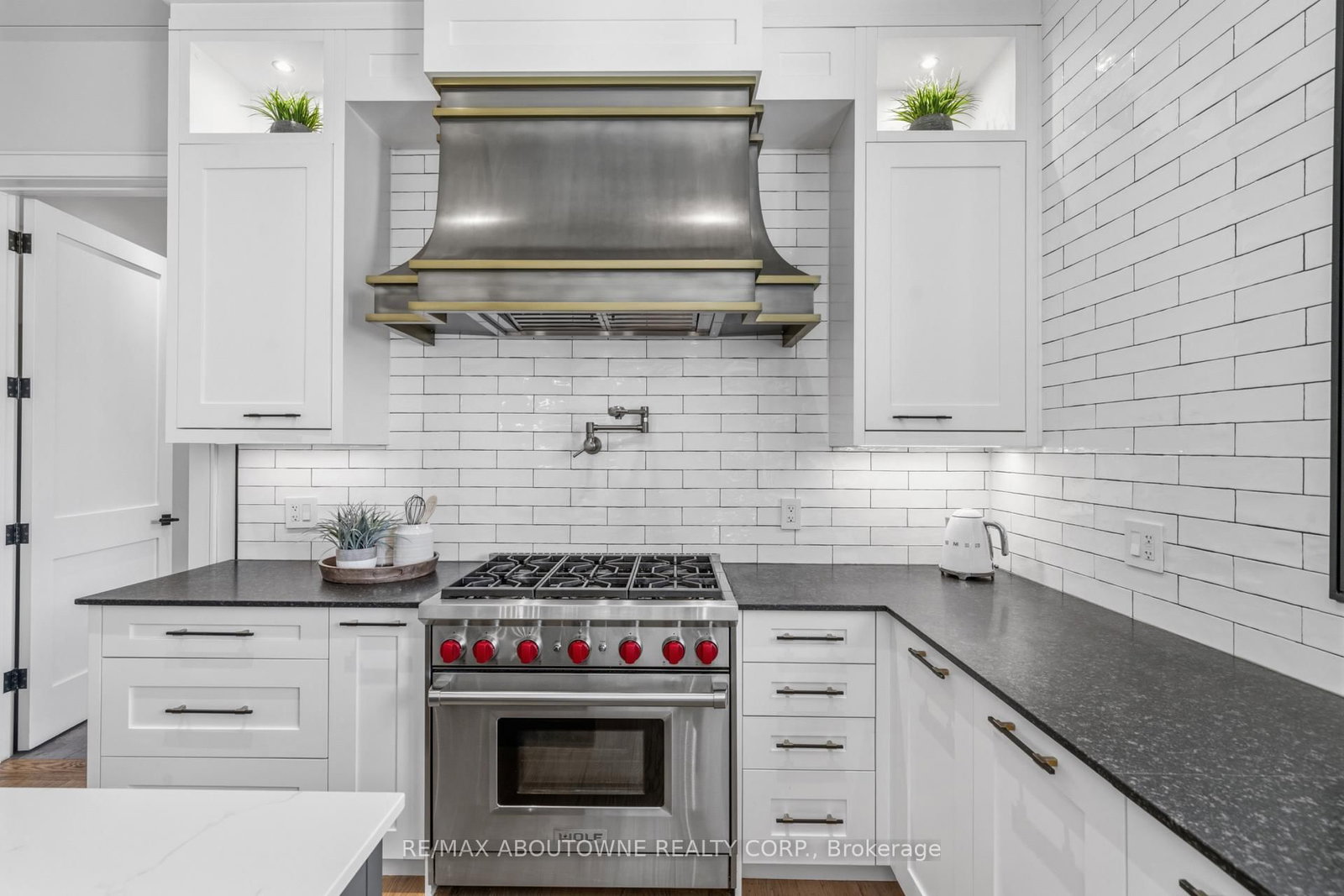 489 Lakeshore Road W • Oakville, ON photo 12