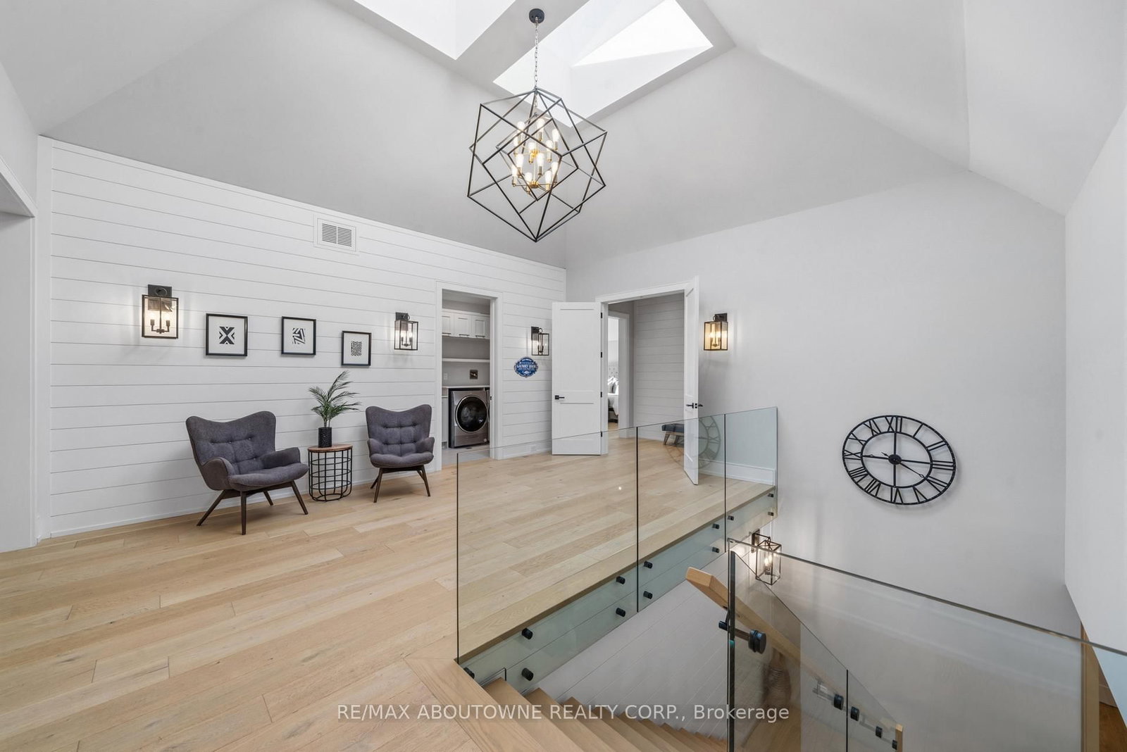 489 Lakeshore Road W • Oakville, ON photo 16