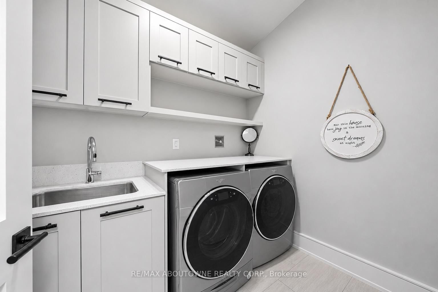489 Lakeshore Road W • Oakville, ON photo 17