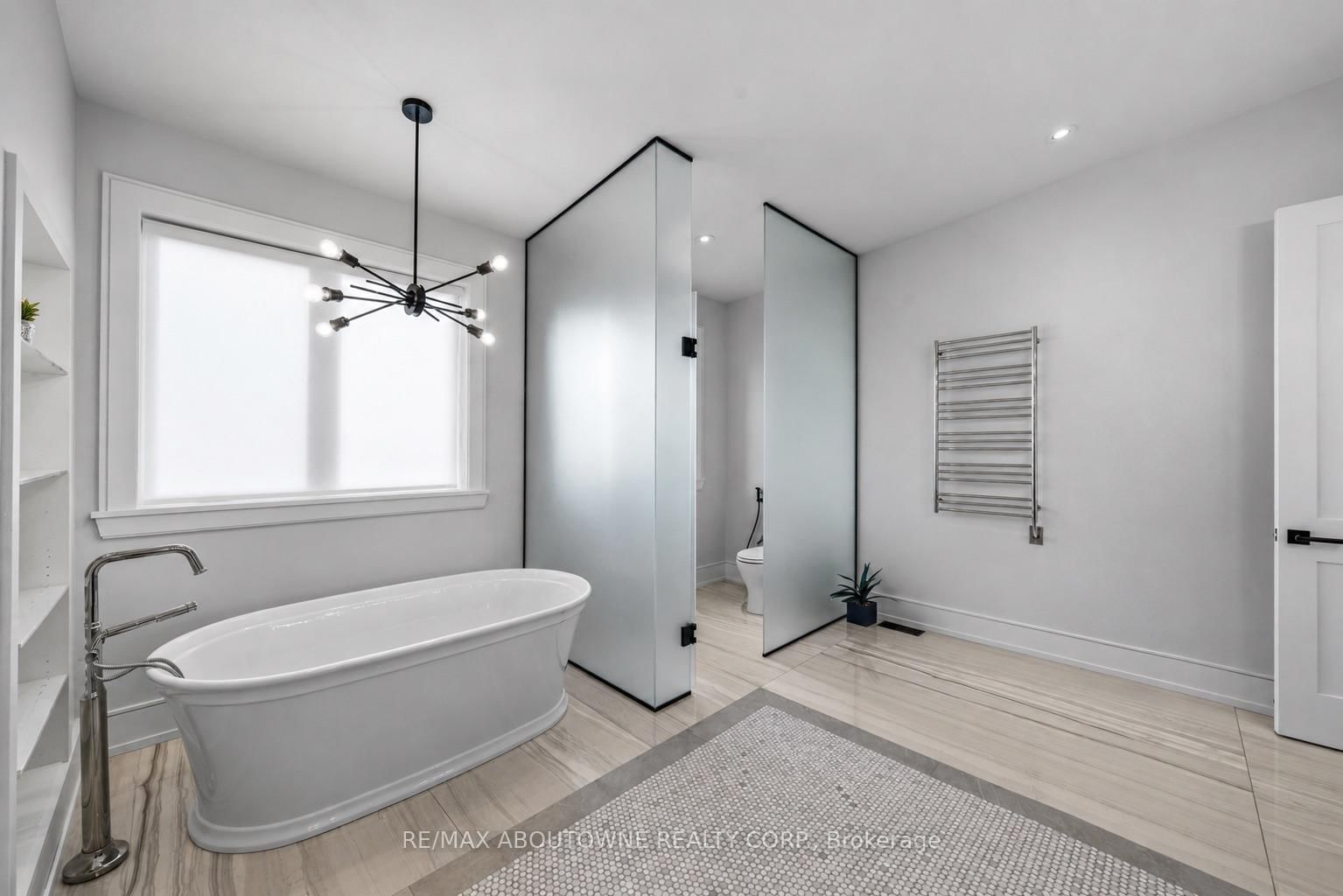 489 Lakeshore Road W • Oakville, ON photo 19