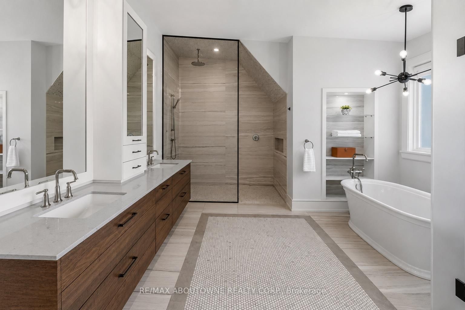 489 Lakeshore Road W • Oakville, ON photo 20