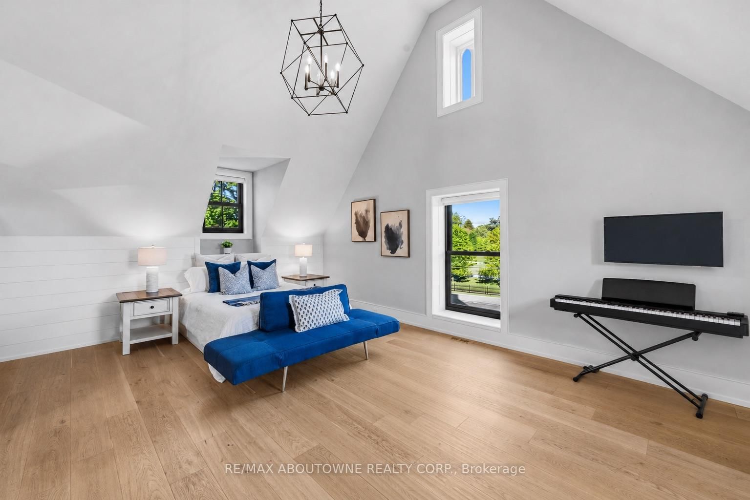 489 Lakeshore Road W • Oakville, ON photo 21