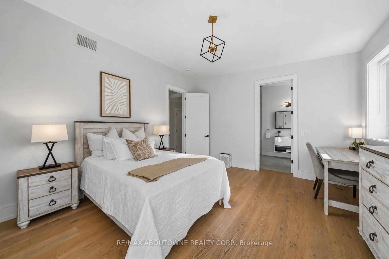 489 Lakeshore Road W • Oakville, ON photo 25