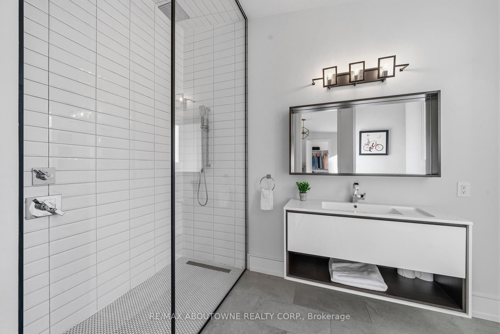 489 Lakeshore Road W • Oakville, ON photo 26