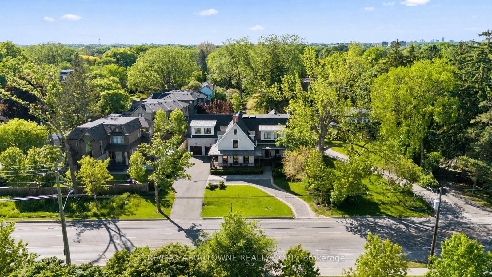 489 Lakeshore Road W • Oakville, ON photo 3