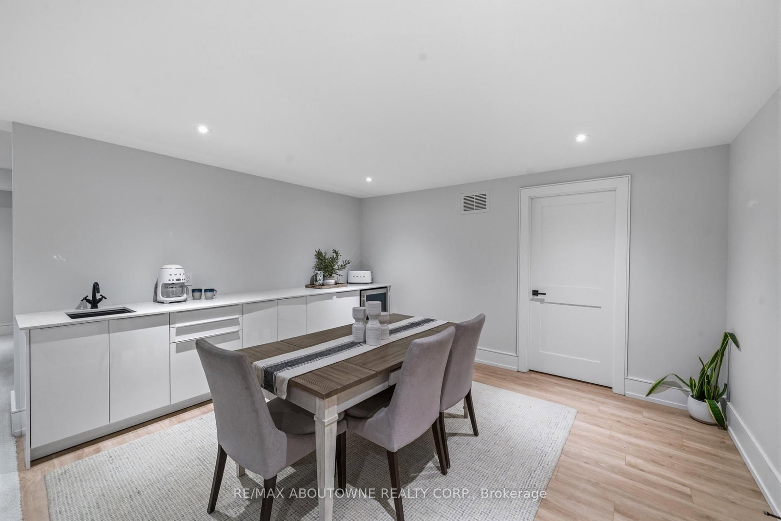 489 Lakeshore Road W • Oakville, ON photo 31