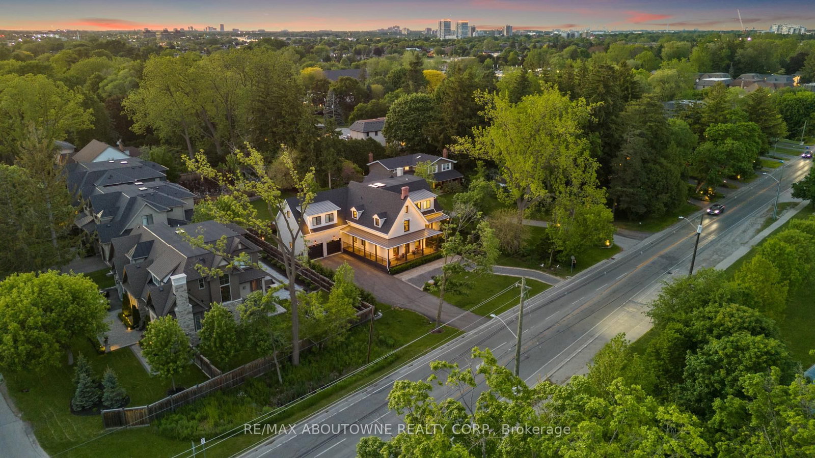 489 Lakeshore Road W • Oakville, ON photo 36