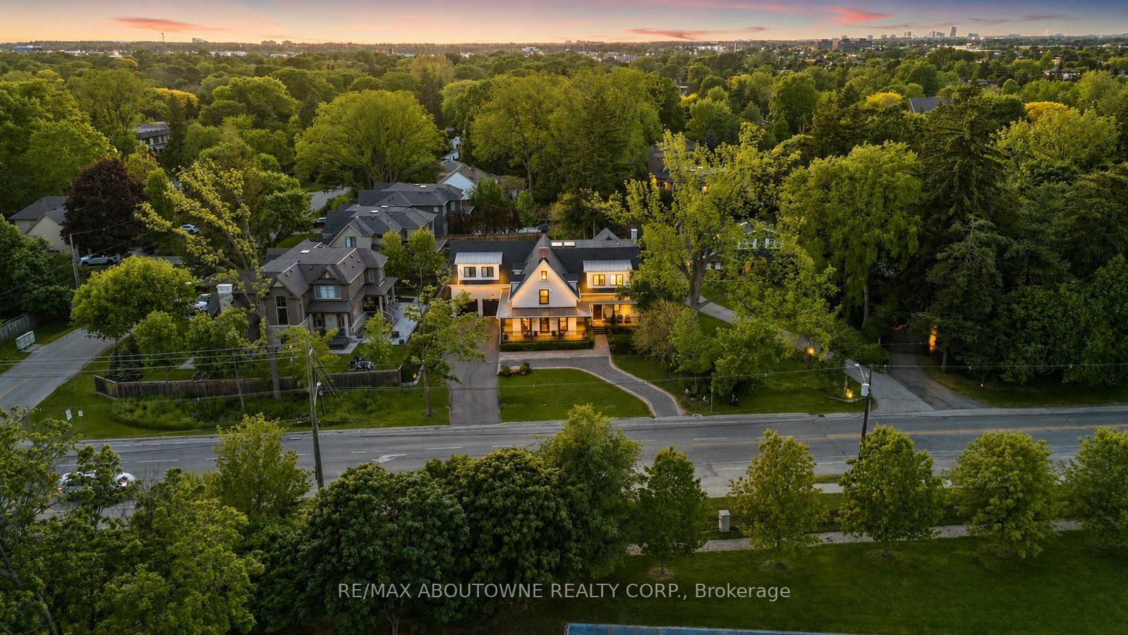 489 Lakeshore Road W • Oakville, ON photo 37